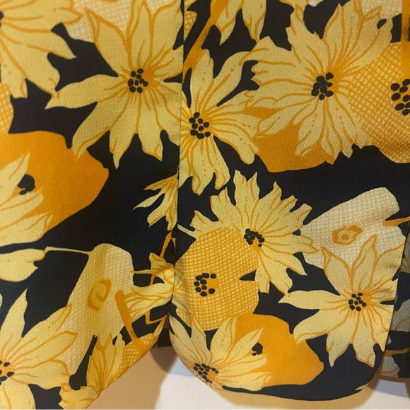 Vintage Klassique Floral Button-Up Blouse - Picture 4 of 6